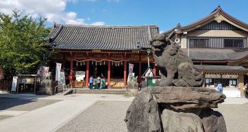 Asakusa Shrine and guard dog statue