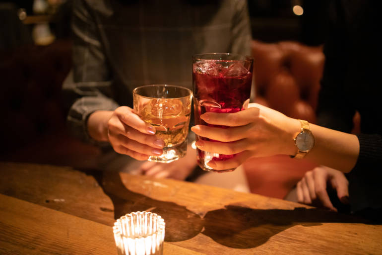 friends drinking at a bar in tokyo