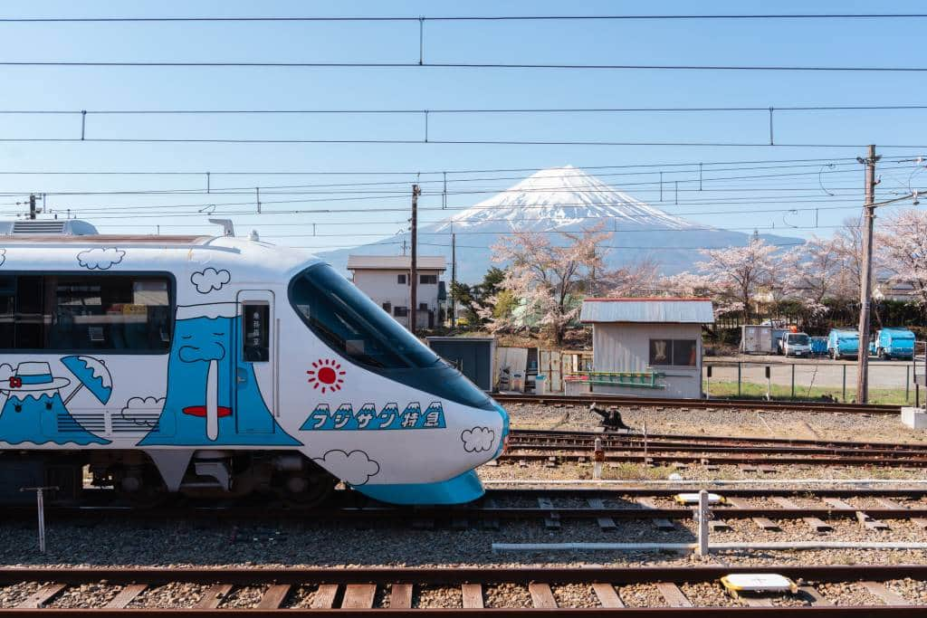 kawaguchiko station and train