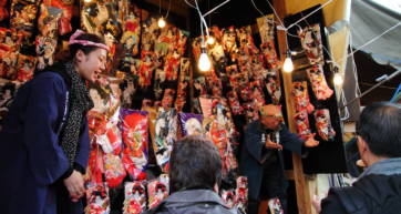 Asakusa's Sensoji temple Hagoita-Ichi Fair