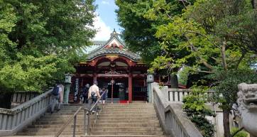 Matsuchiyama Shoden Asakusa steps to main hall