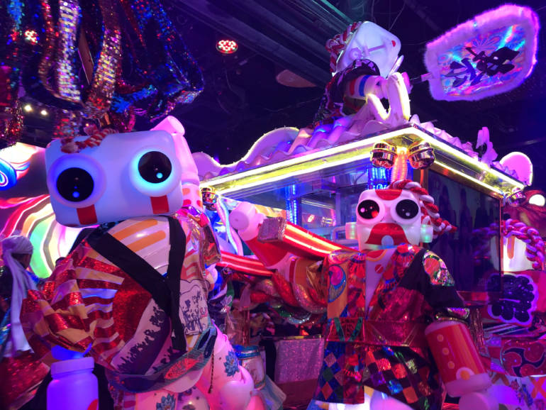 robot restaurant show - only in Japan