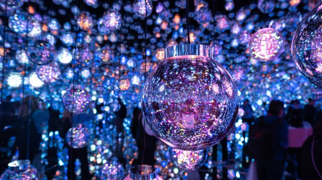 teamlab borderless bubble universe at azabudai hills