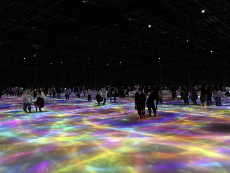 teamLab Planets koi room