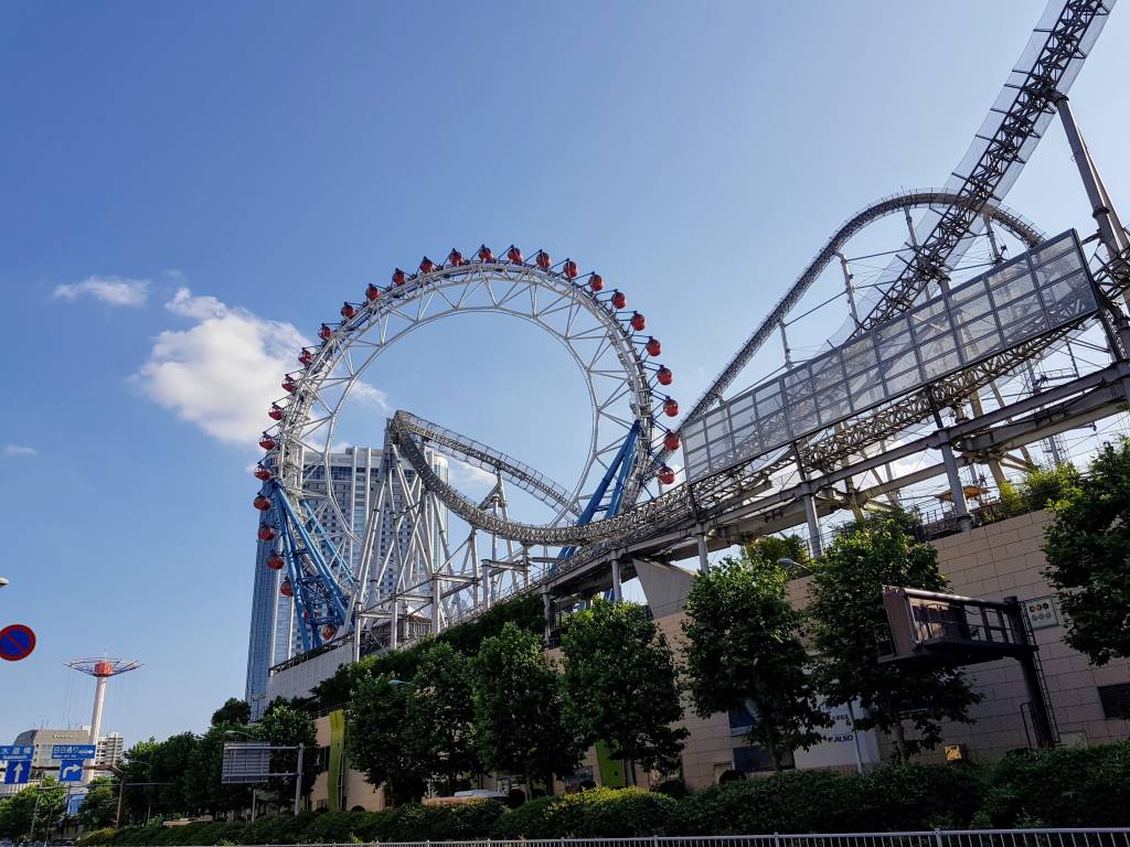 Rollercoaster and ferris wheel at Tokyo Dome