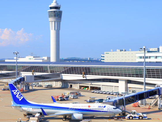 Tokyo's Best Airport: Flying into Narita vs. Haneda